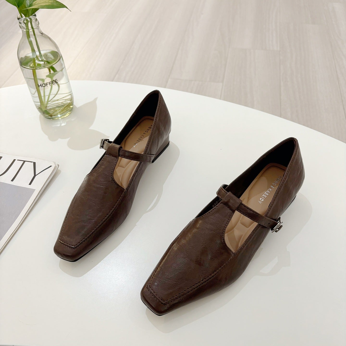 6887