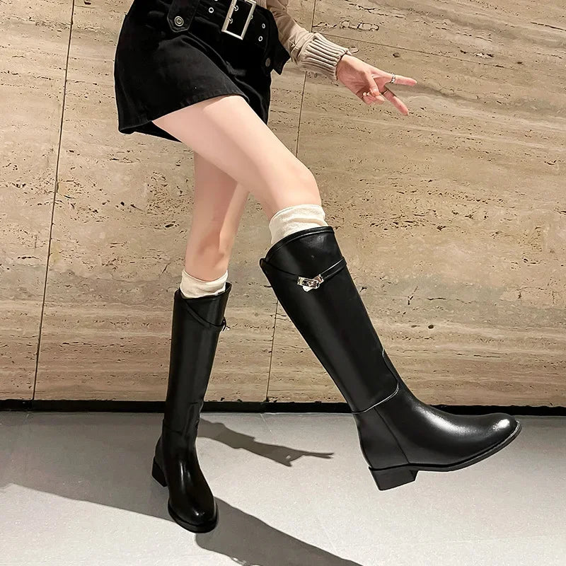 5706