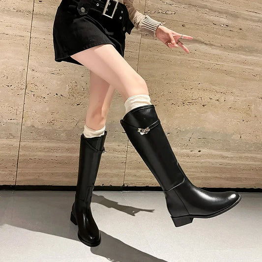 5706